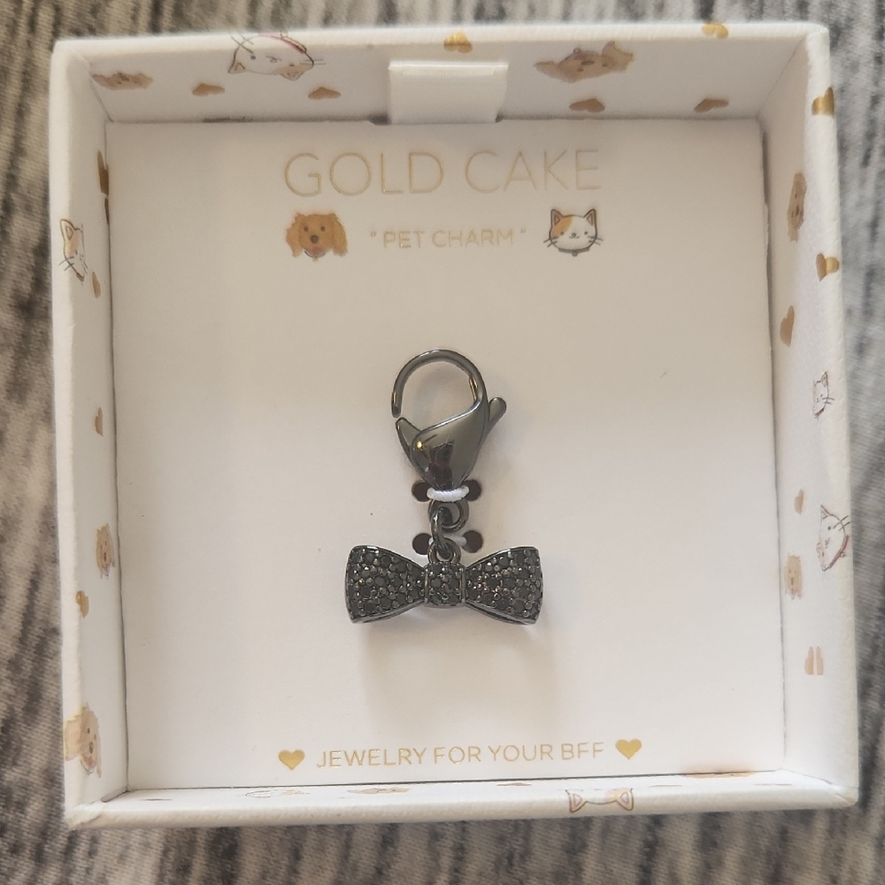 Gold Cake Pet Charm Bow Tie